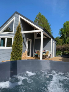 Domek ArkaSasino z jacuzzi, Sasino